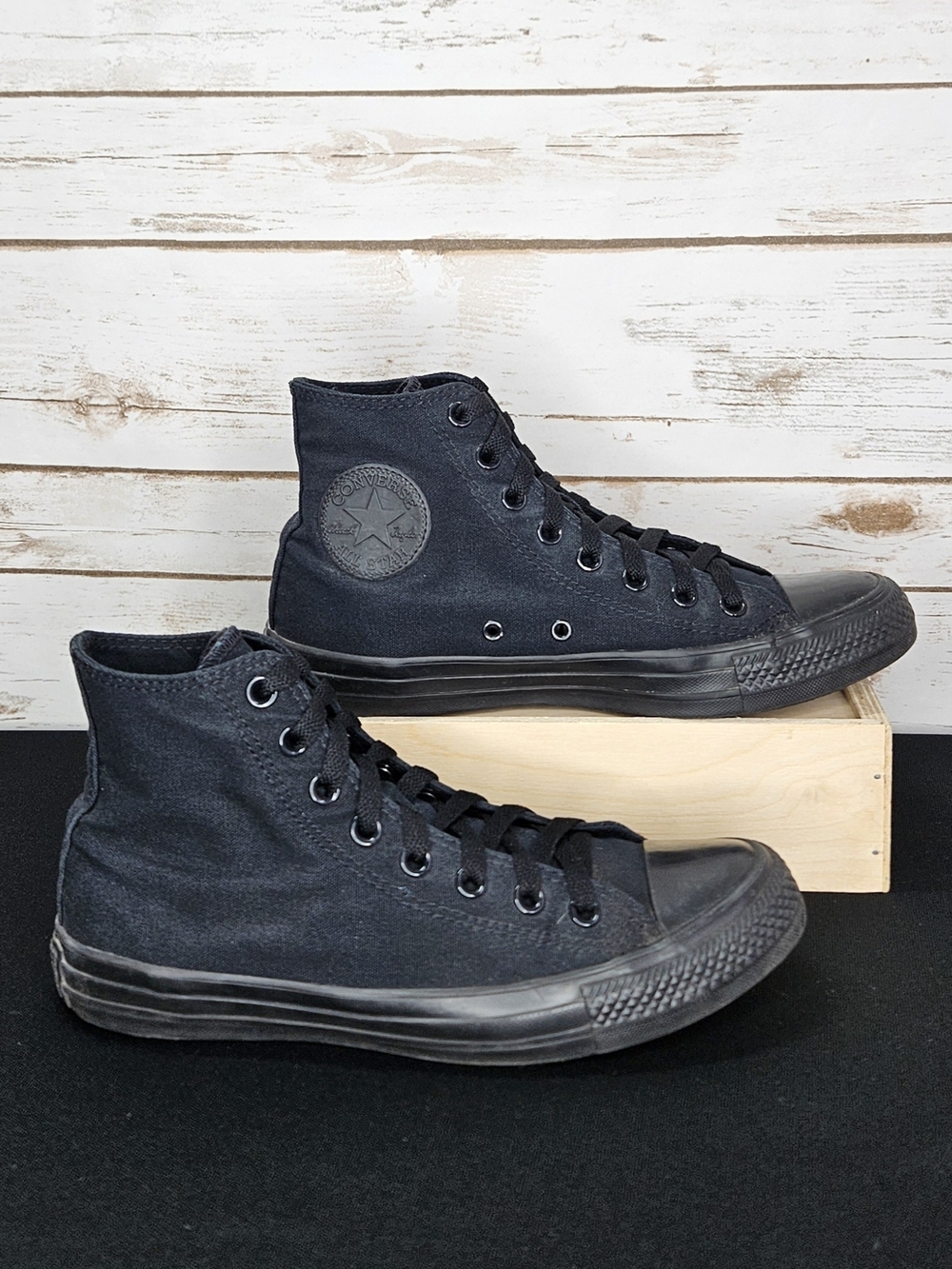 Converse Chuck Taylor All Star HiTop Sneakers Size M6.5/W8.5